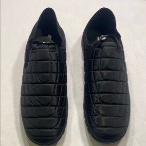 Men’s Slip On shoes by Deer Stags size 10.5M NWT